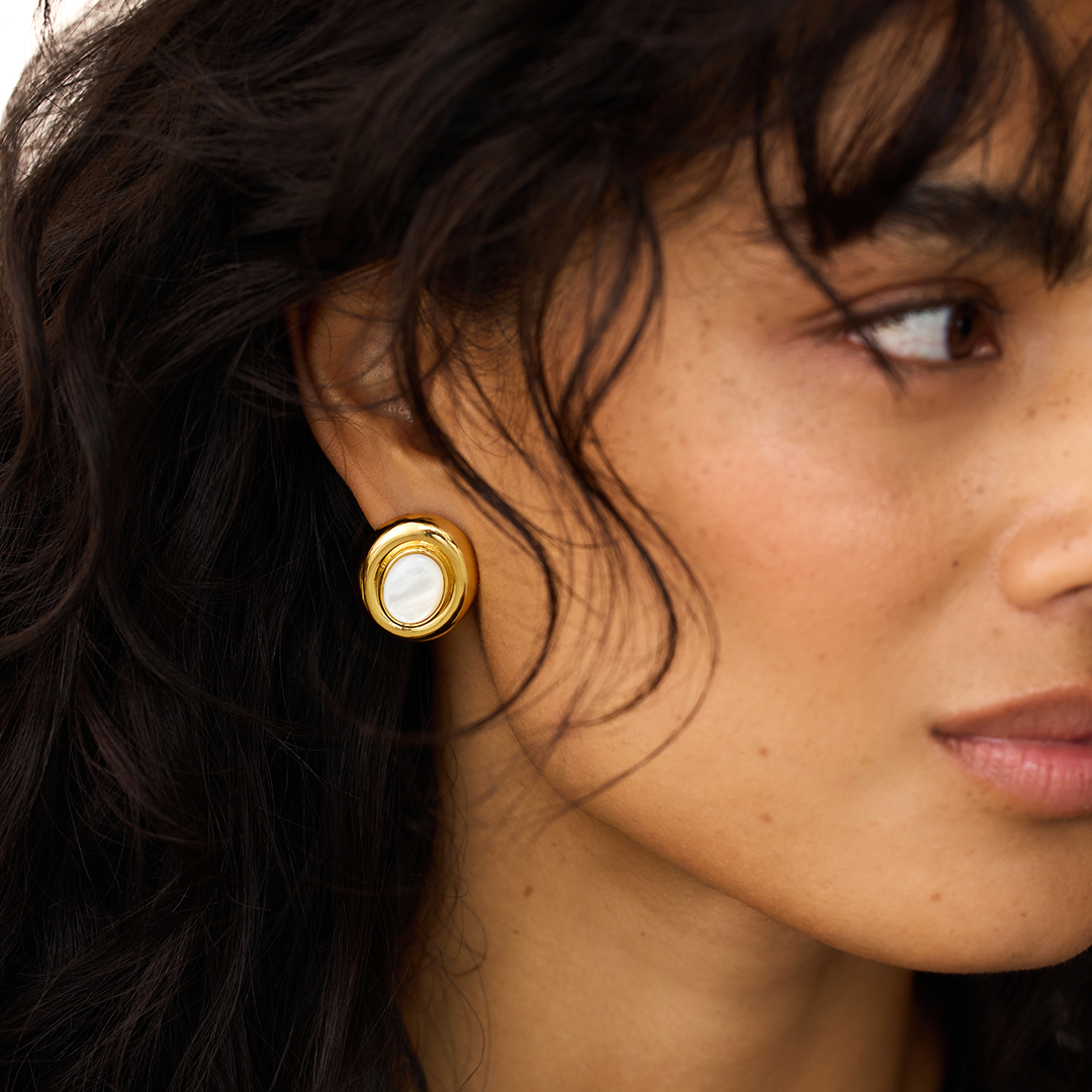 Ameliyana | Orecchini a Bottone in Oro 18k