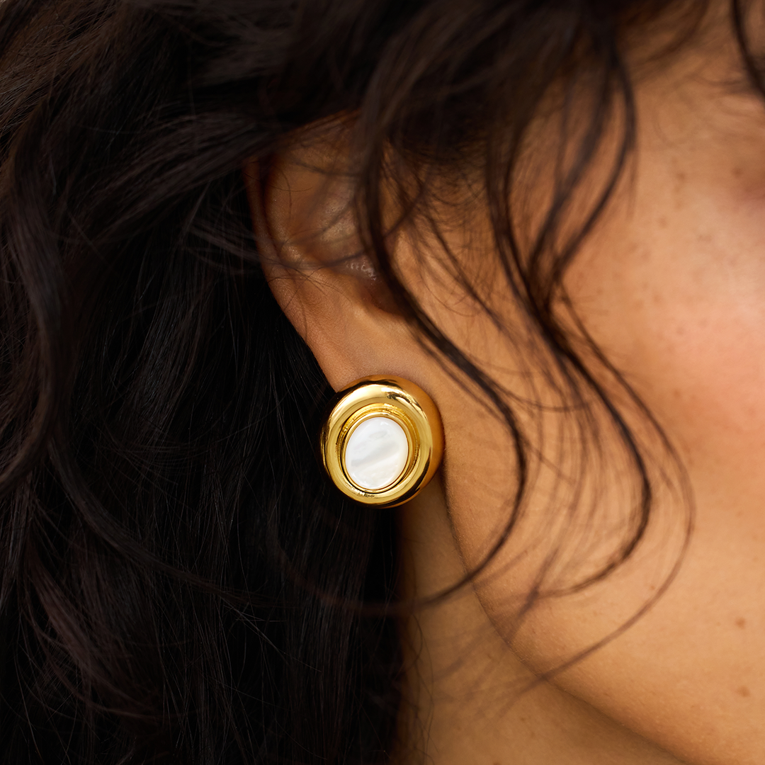 Ameliyana | Orecchini a Bottone in Oro 18k