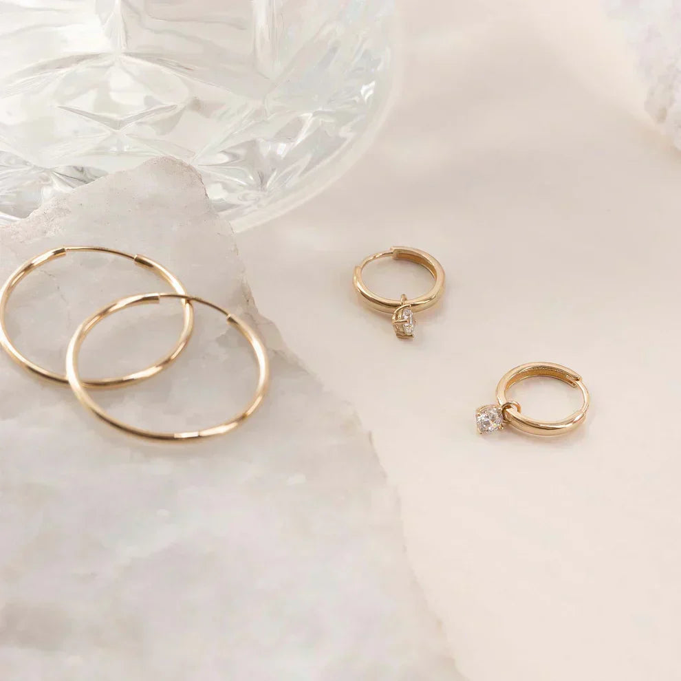 Amarissea | Orecchini a cerchio in pietra Moonbeam in oro 14k