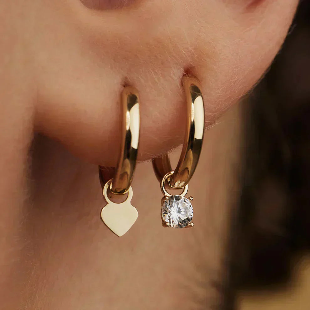 Amarissea | Orecchini a cerchio in pietra Moonbeam in oro 14k