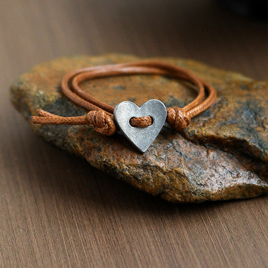 Amoura - Bracciale fatto a mano con simbolo del cuore