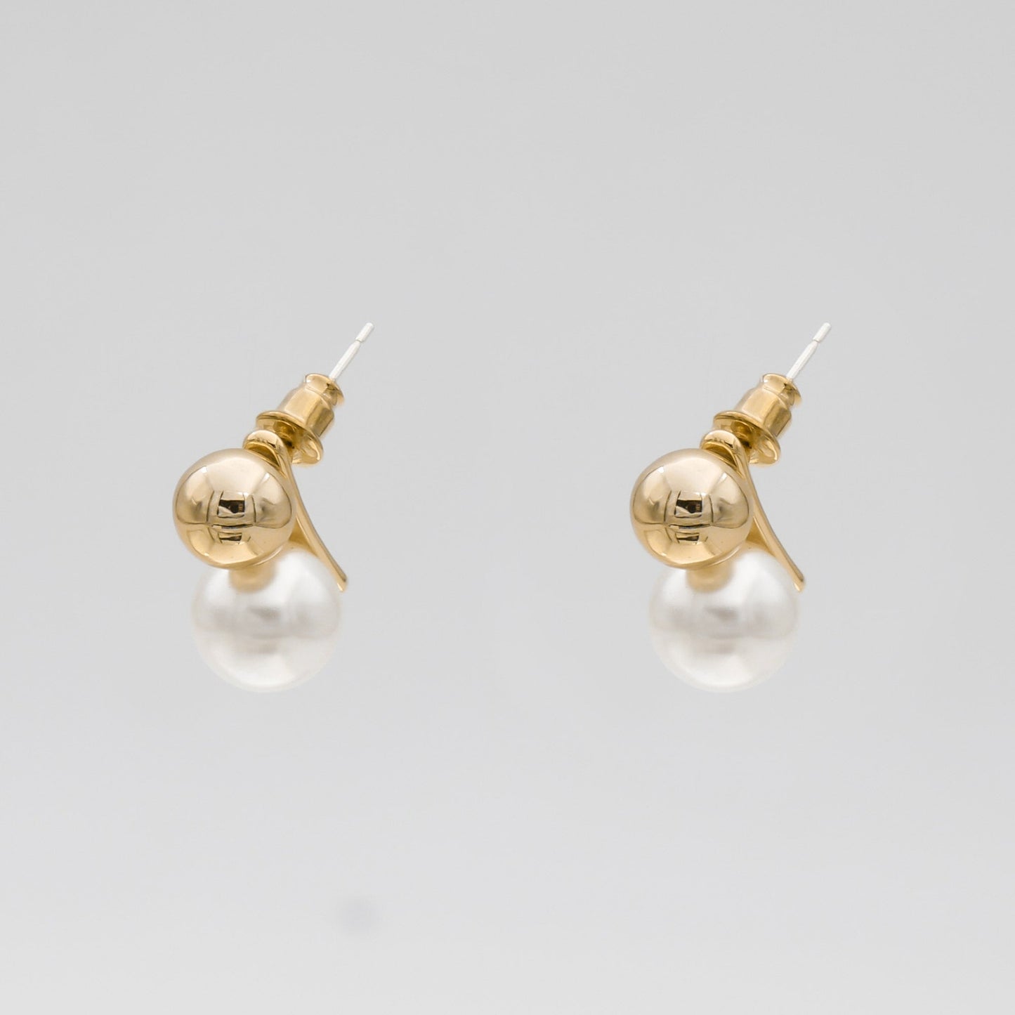 Pia Pearl Stud Earrings