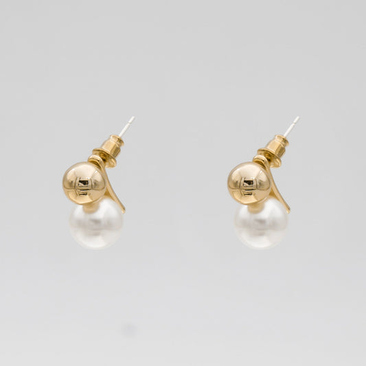 Pia Pearl Stud Earrings
