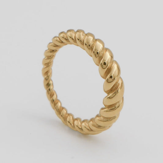 Tia Twisted Ring