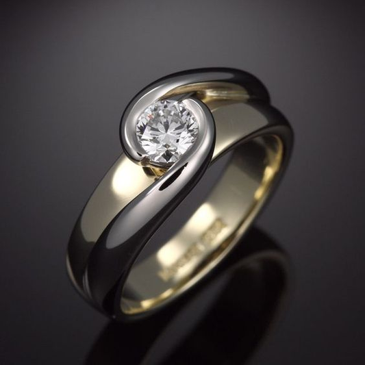 Anello intrecciato vintage in oro e argento con zirconio